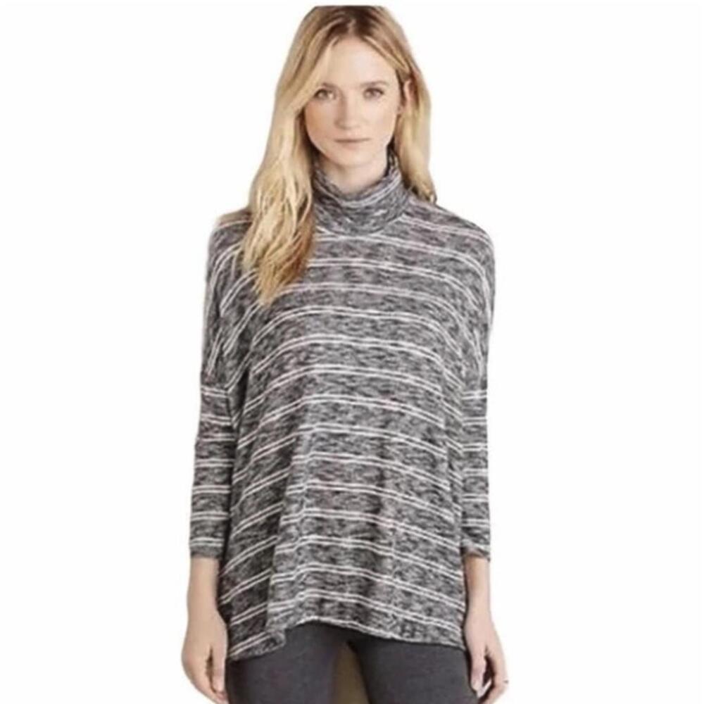 Postmark by Anthropologie Mika Gray Striped Lightweight Sweater - Size - Medium